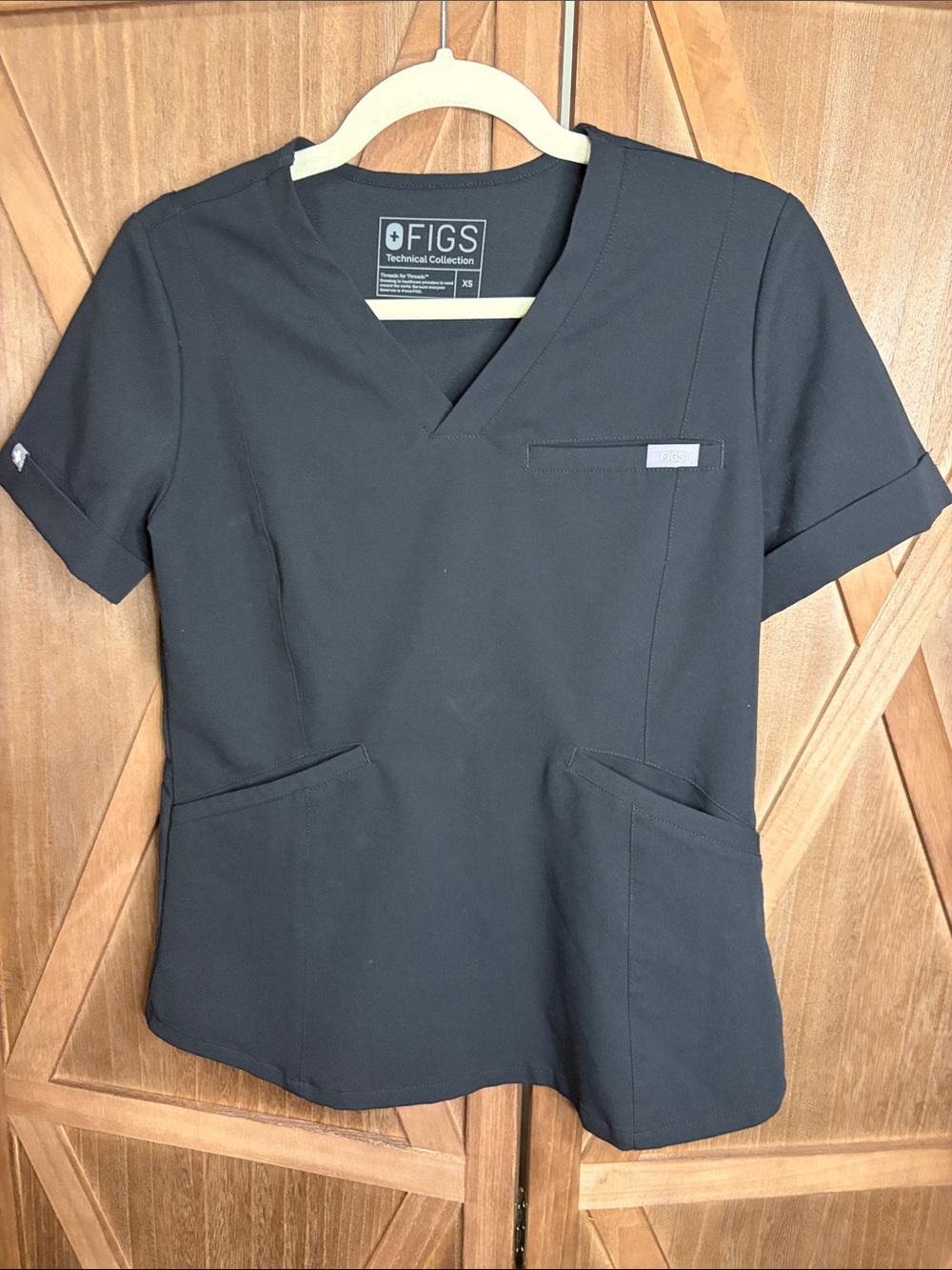 FIGS TECHNICAL COLLECTION Black ScrubTop SIZE XS